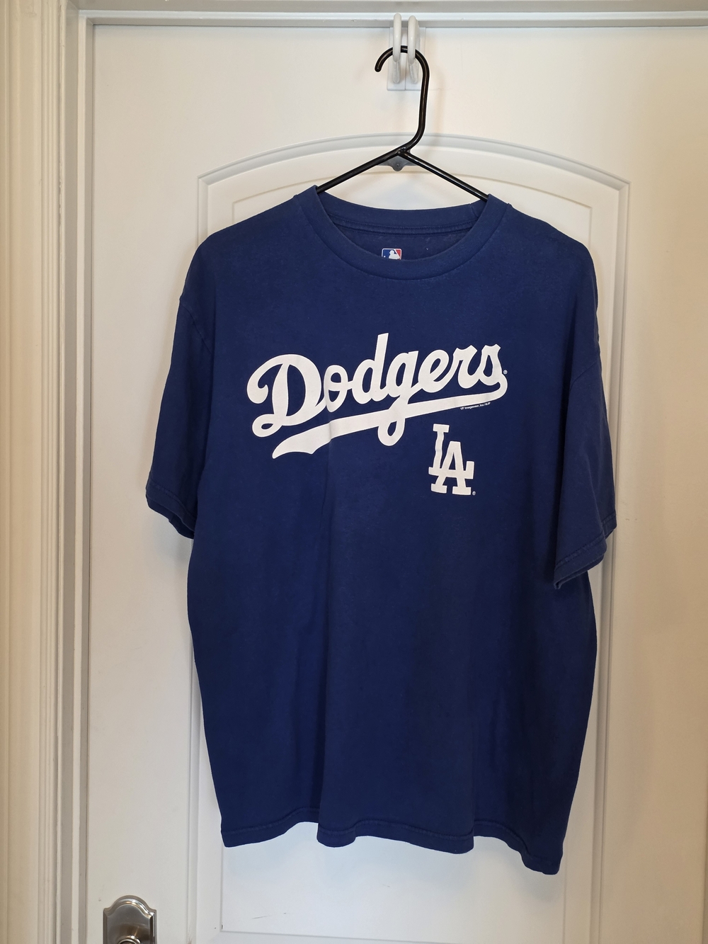 Genuine Merchandise Blue and White MLB Logo Tee. Extra Large.